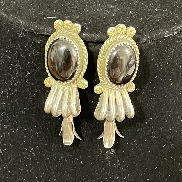 JWK Sterling Silver and Onyx earrings - Picture 5 of 6